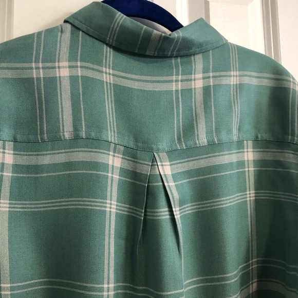 Pink Rose Twist Front Top - Picture 10 of 13